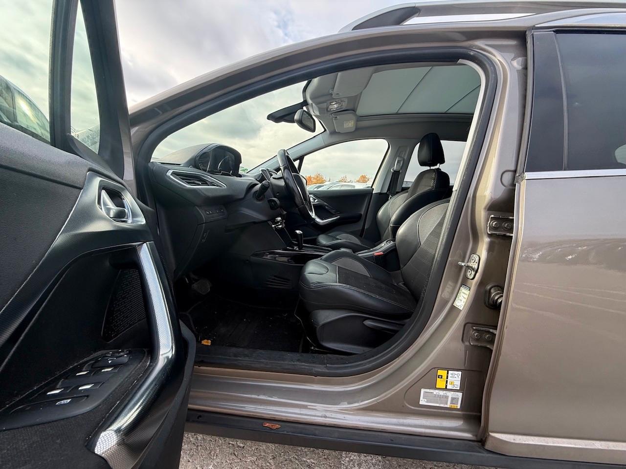 Peugeot 2008 2015 — photo 13