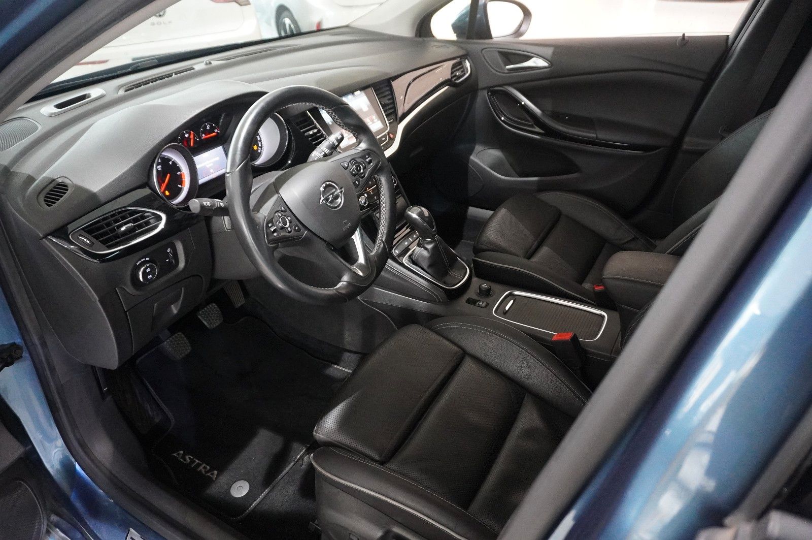 Fahrzeugabbildung Opel Astra K Lim. 1.6D INNOV. NAVI/LED/KAMERA/SPORT