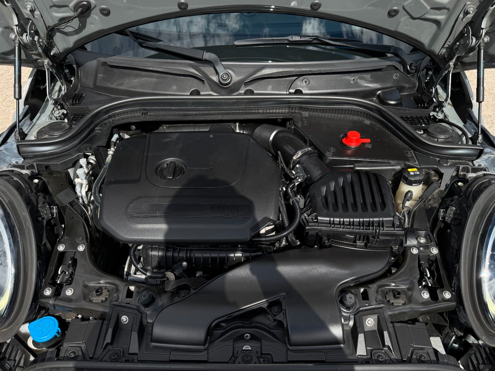 Fahrzeugabbildung MINI Cooper Auto. Essential Trim Kamera Temp. BLT
