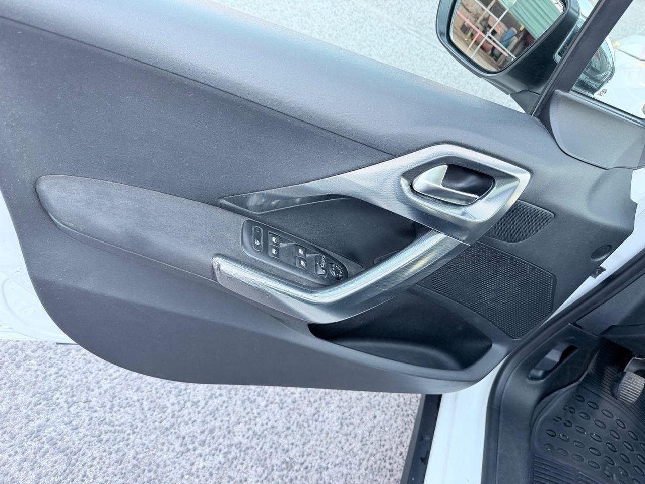 Peugeot 2008 2014 — photo 12