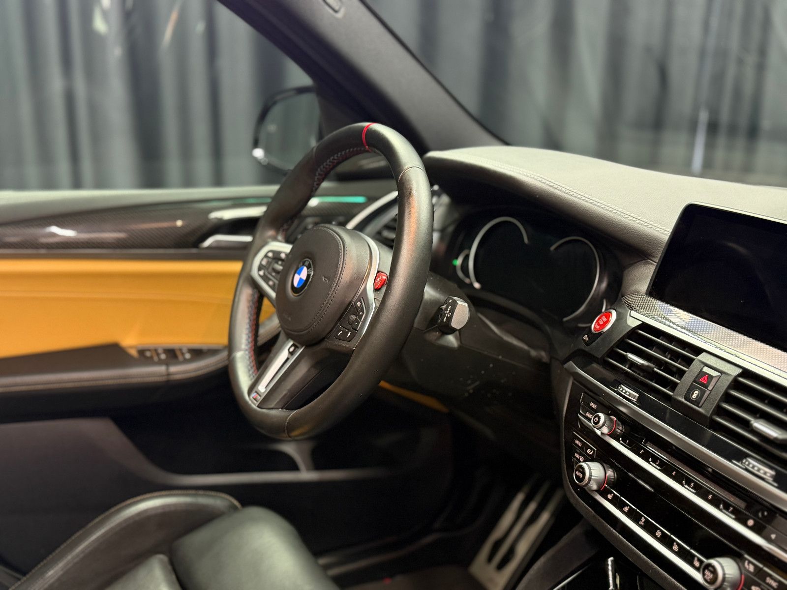 Fahrzeugabbildung BMW X3 M |H/K|HuD|PANO|LASER|INDIVIDUAL
