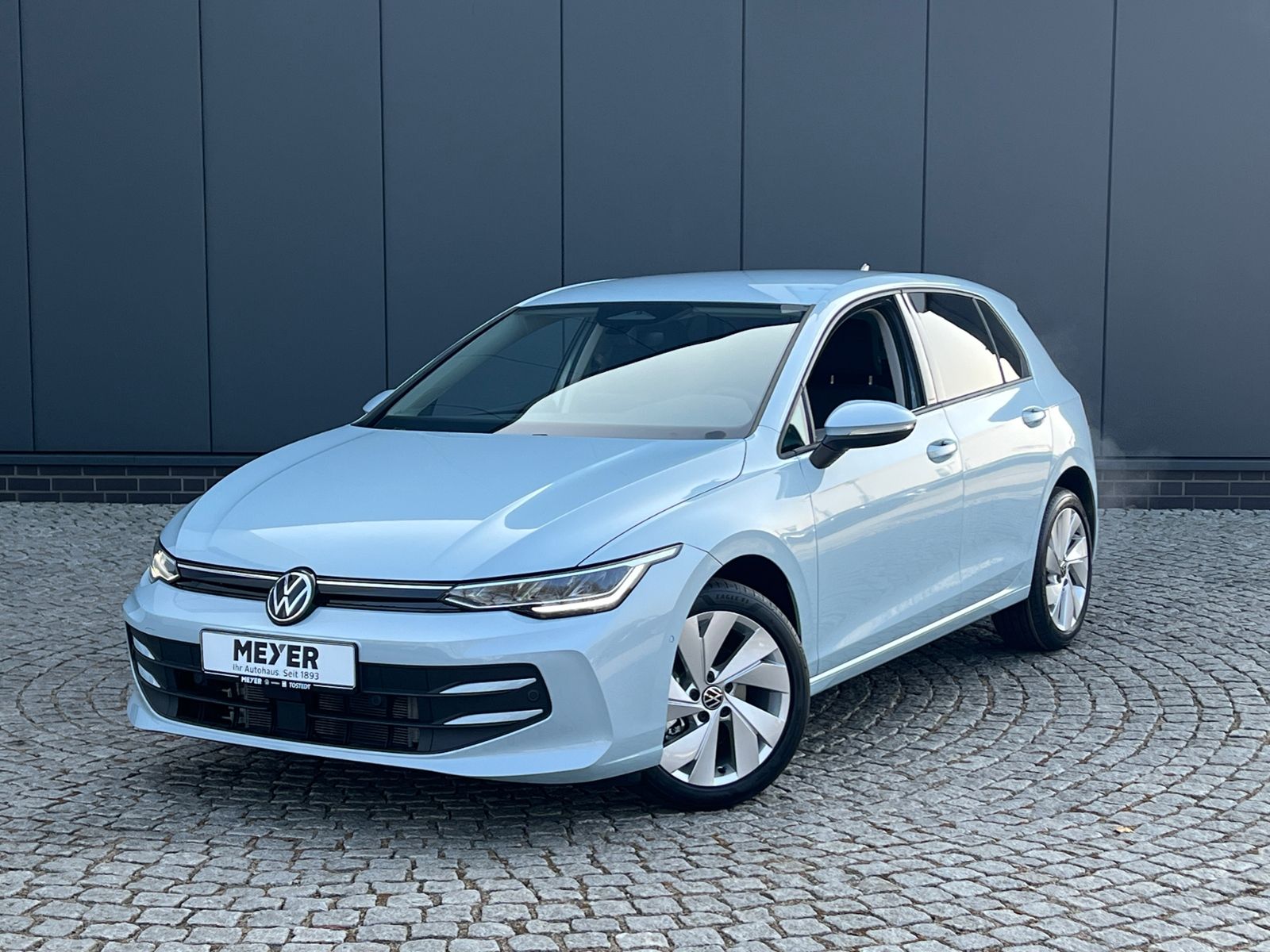 Fahrzeugabbildung Volkswagen Golf VIII Life 1.5 TSI *ACC, Light Assist, Sitzh
