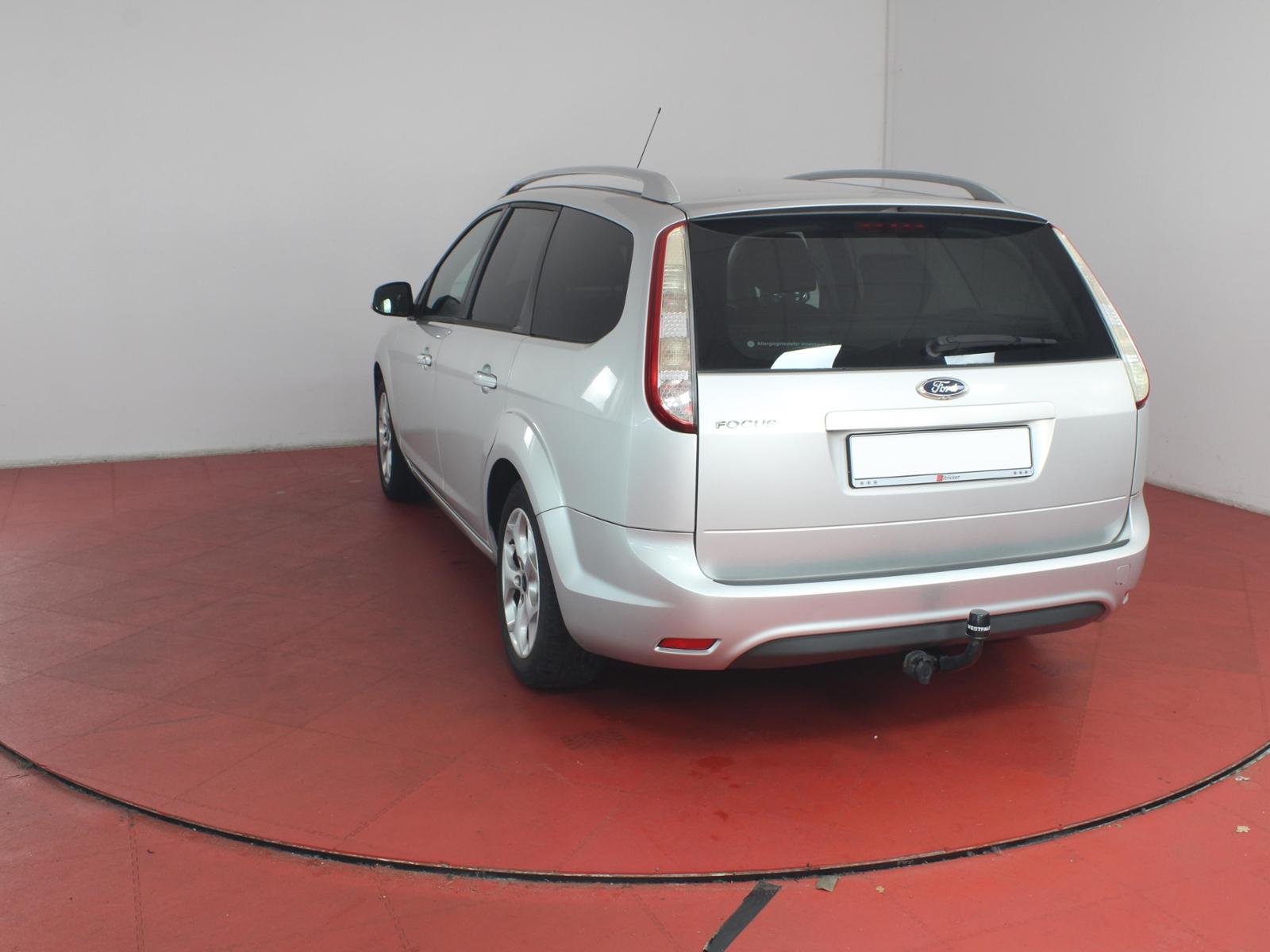 Ford Focus 2010 — photo 32