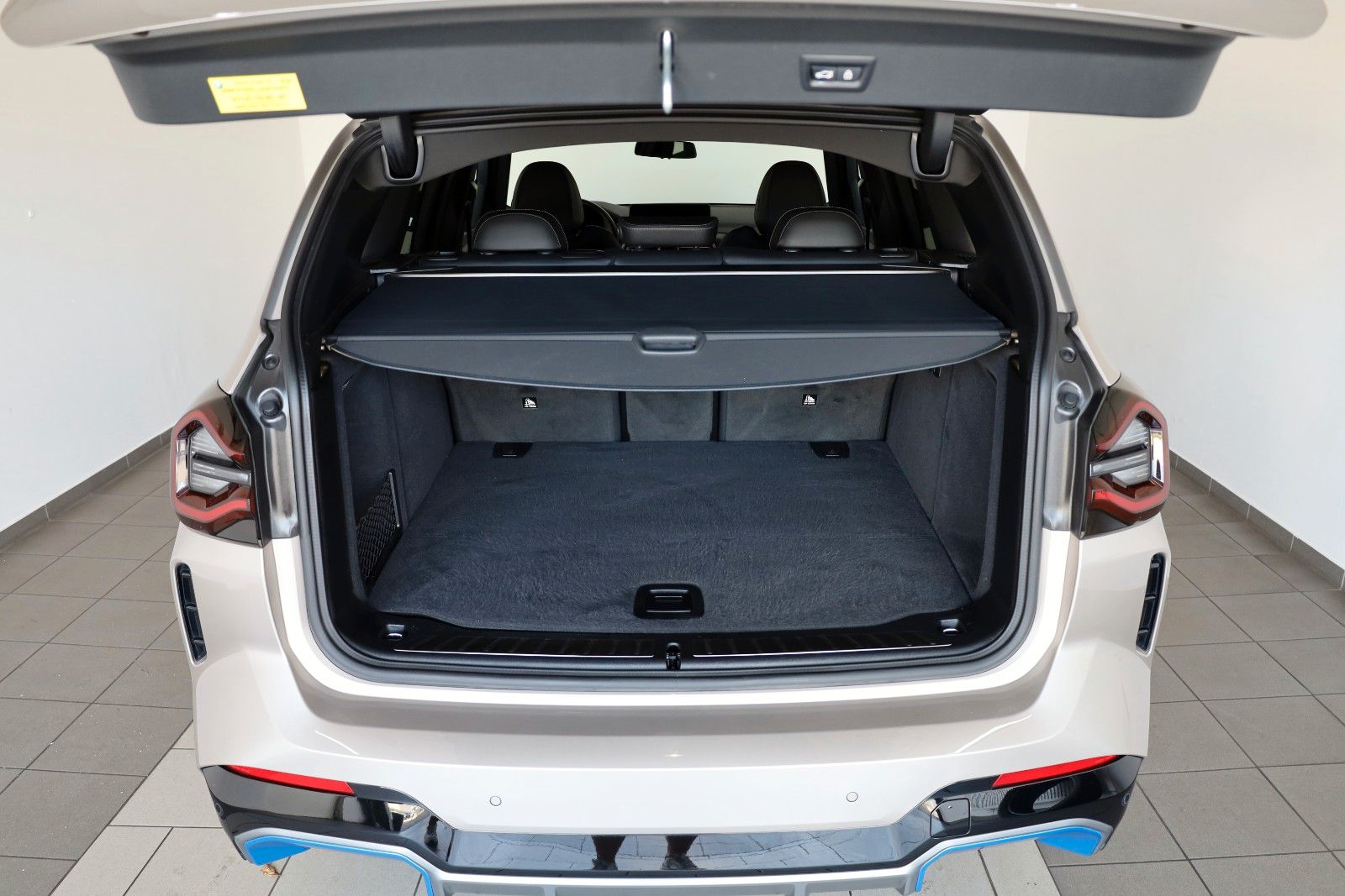 Fahrzeugabbildung BMW iX3 Inspiring+M Pak.,Leder,Navi,LED,PanDach,Park
