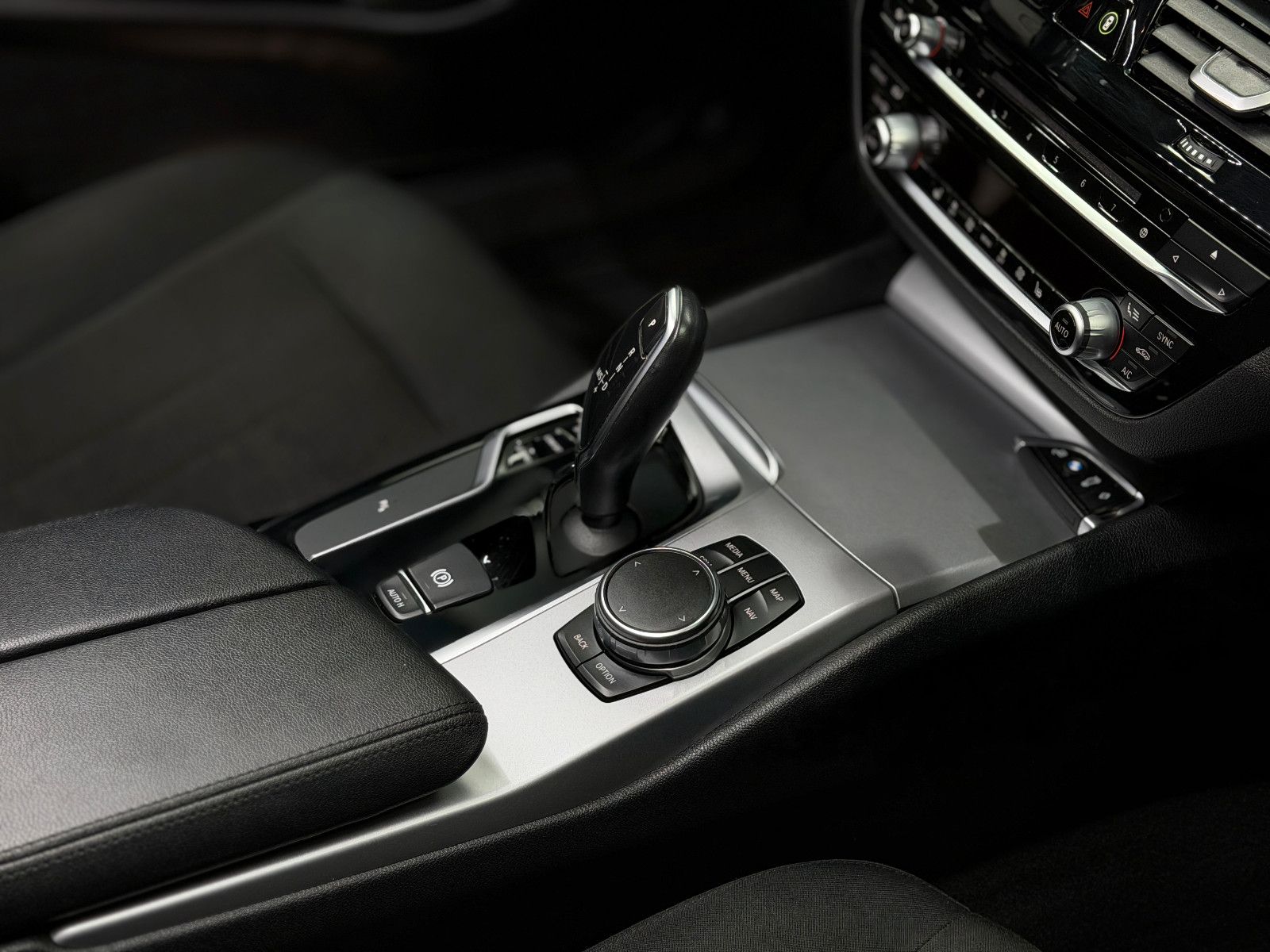 Fahrzeugabbildung BMW 530I Limousine|Driving Assistant|NAVI|PDC