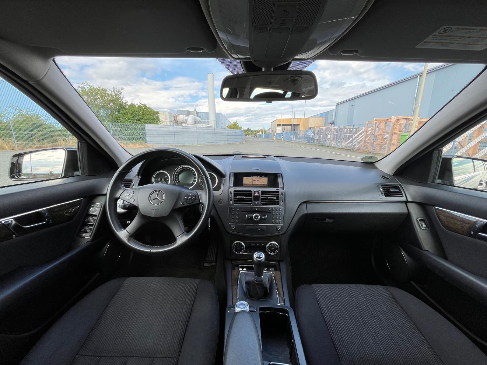 Mercedes-Benz 220 2008 — photo 9