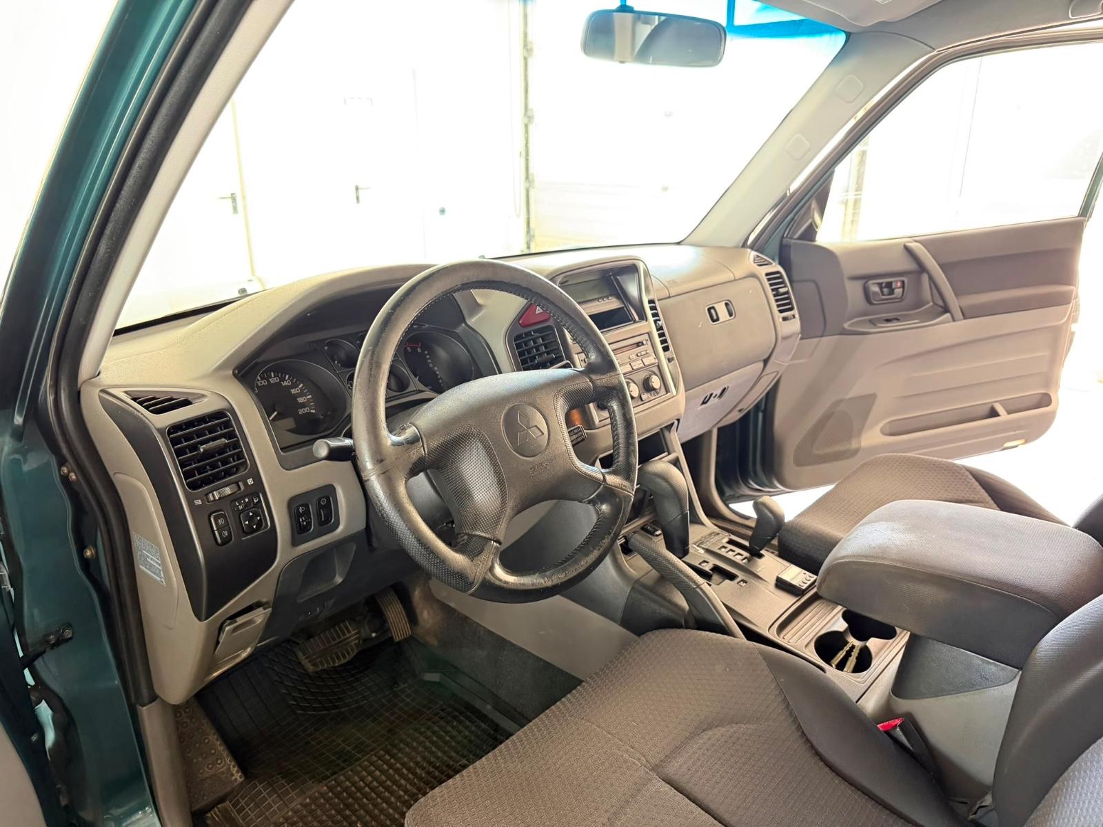 Mitsubishi Pajero 3.2 DI-D Dakar 3 portes | 160 ch | BVA | 1re main | Sièges chauffants | Régulateur | Attelage