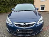 Opel Astra J Lim. 5-trg. Design.1.Hd.Stanheiz,Scheckh - gebrauchte Opel Astra aus dem Jahr 2011