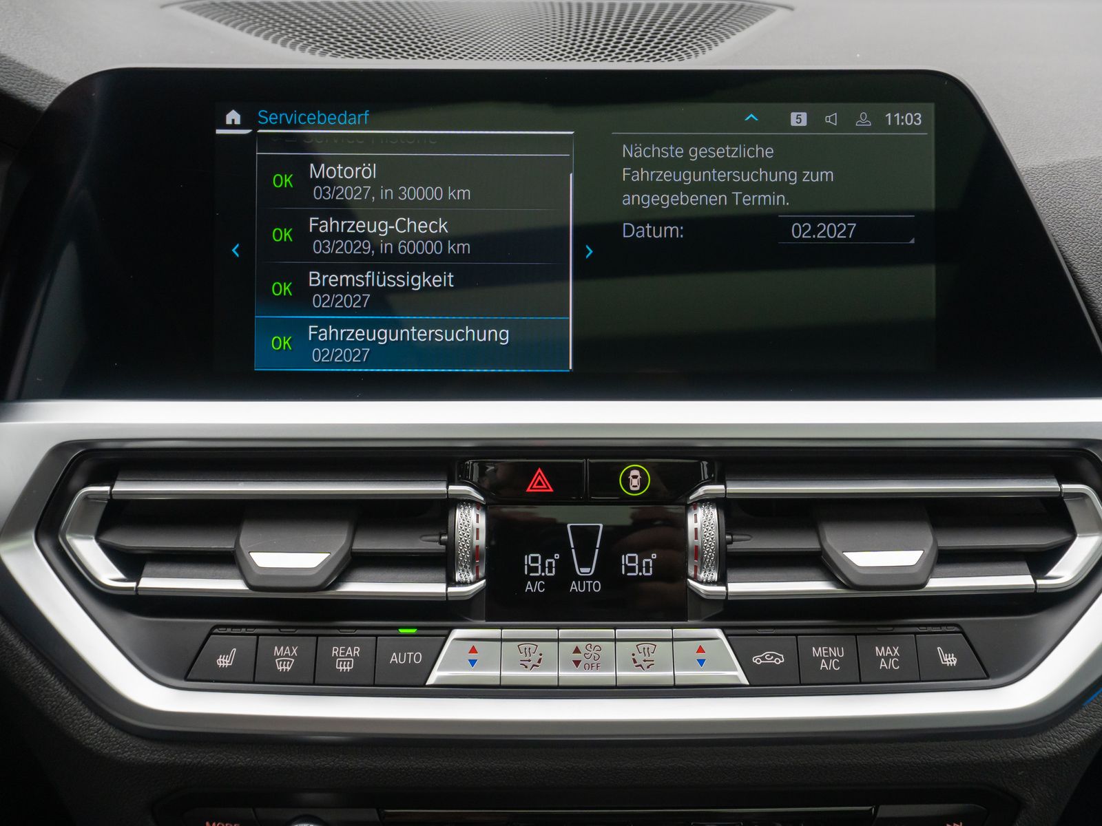 Fahrzeugabbildung BMW 330e xD Sport Line ACC Kamera DAB AHK Panorama