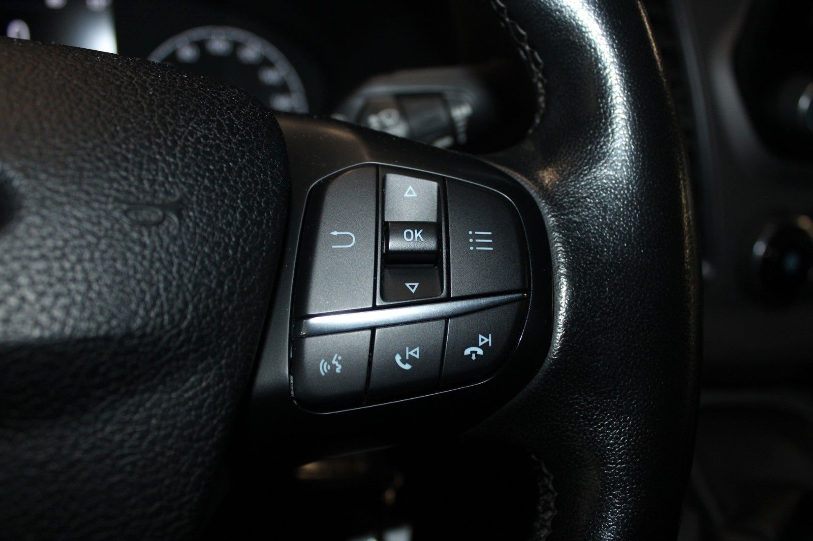 Fahrzeugabbildung Ford Transit Custom TREND KLIMA Dachträger AHK CAM