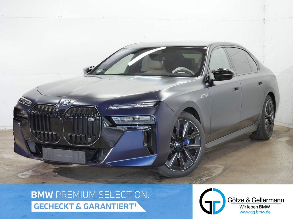 BMW i7