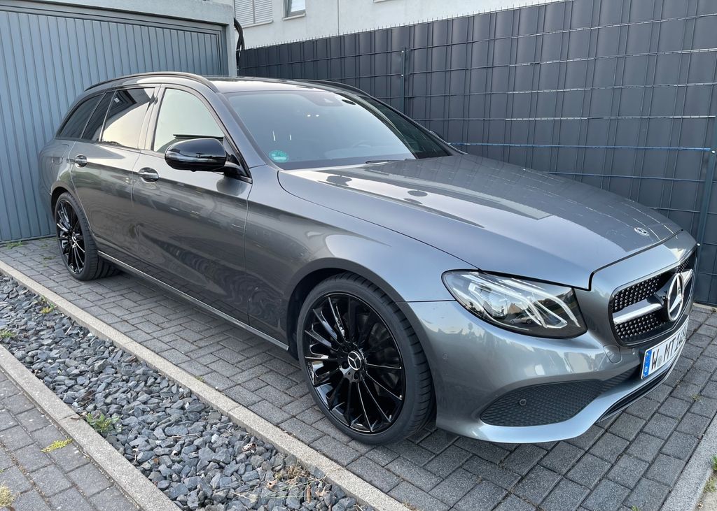 Image of Mercedes-Benz E 220