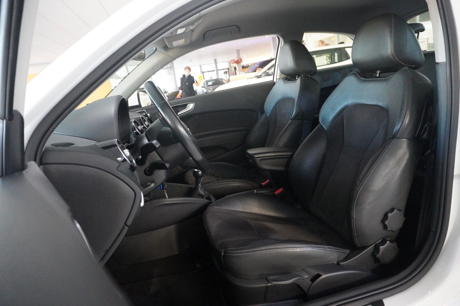 Fahrzeugabbildung Audi A1 1.4 TFSI NAVI/BI-XENON/SHZ/SPORT/PDC/TEMP/AHK