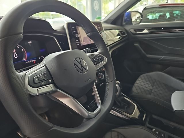 Fahrzeugabbildung Volkswagen T-Roc 1.5 TSI DSG R-Line AHK KLIMA NAVI TOP-SPOR