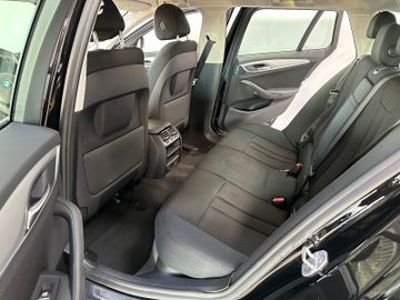 Fahrzeugabbildung BMW 520d Alarm ParkAssist Kamera LED LiveCockpitPlus