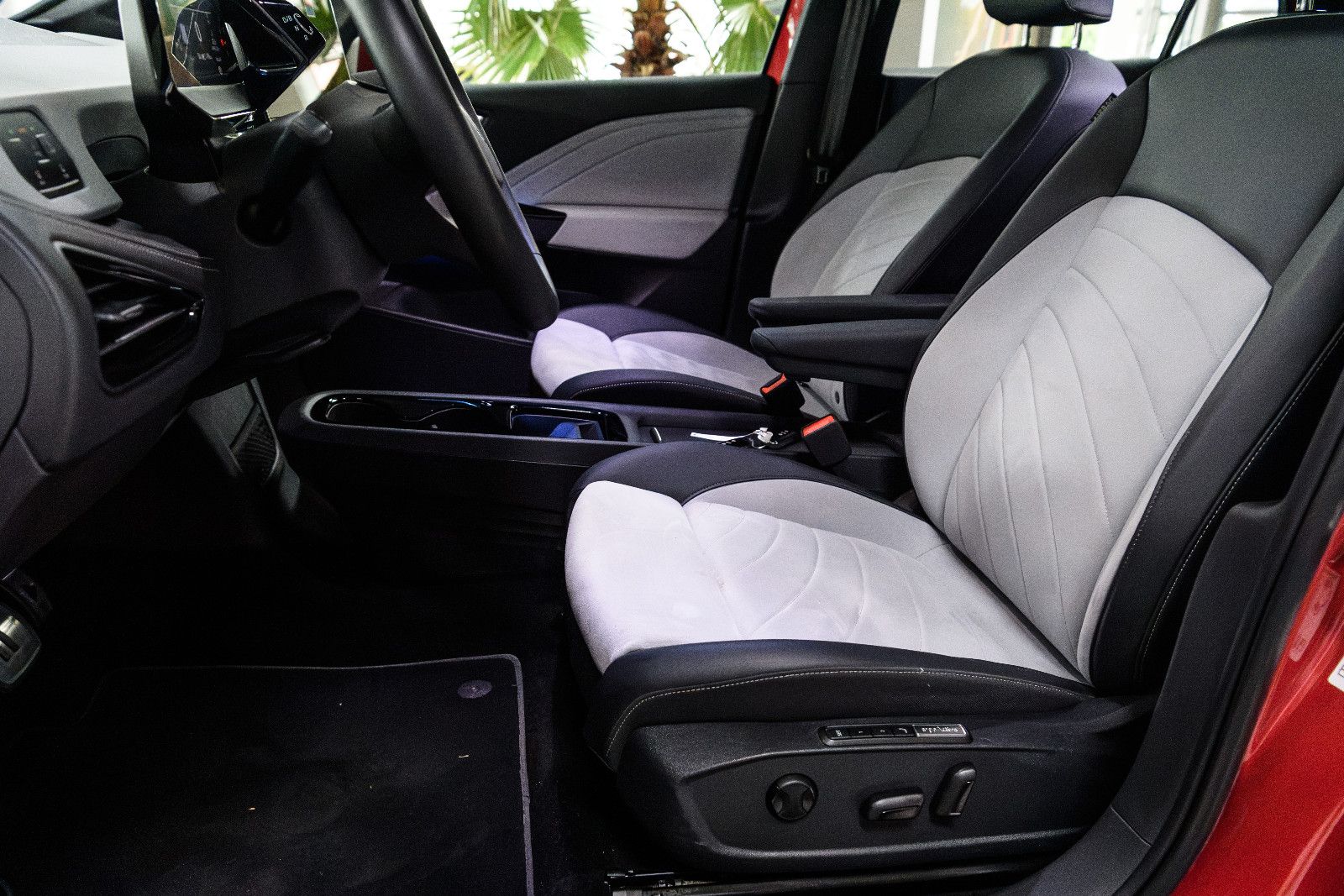 Fahrzeugabbildung Volkswagen ID.3 Pro 150 kW+AHK+LED+ACC+NAVI+SHZ+LHZ+62KwH.