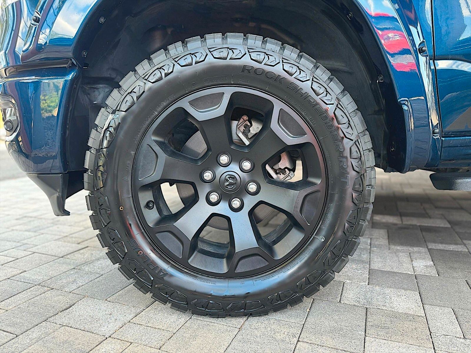 Fahrzeugabbildung Dodge RAM 5.7 V8 HEMI Night-Edition Offroad 4x4  LPG