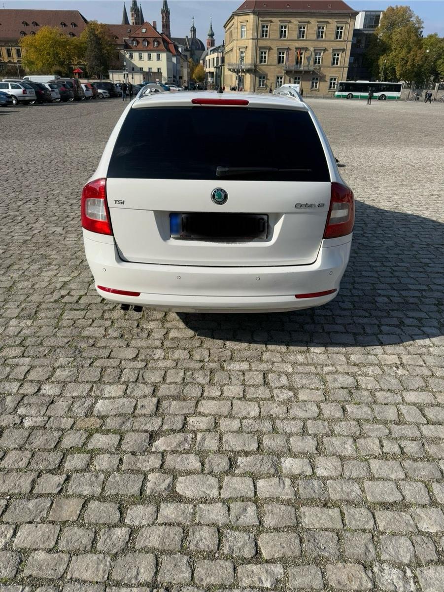 Skoda Octavia 2011 — engine 122 HP (90kW)