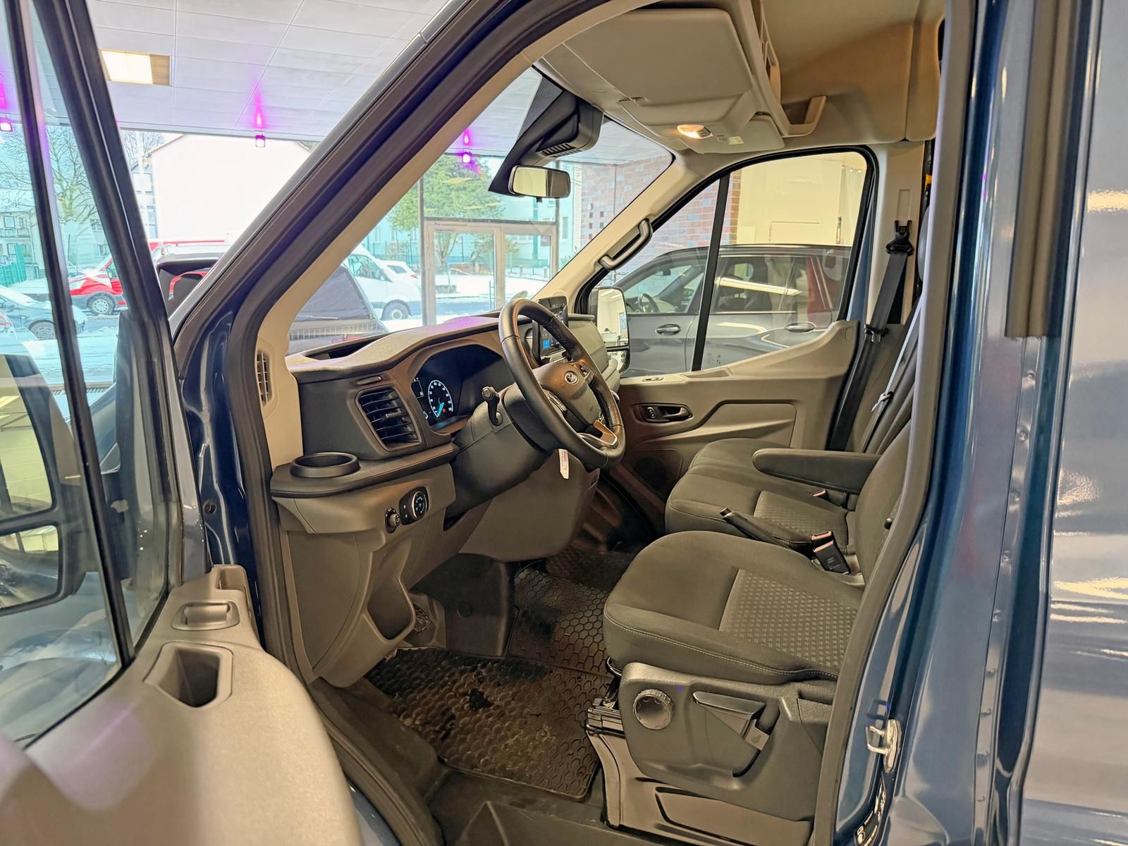 Fahrzeugabbildung Ford TRANSIT 350 L3H2 MIXTO/7-SITZE/R-CAM/PDC/CARPLAY