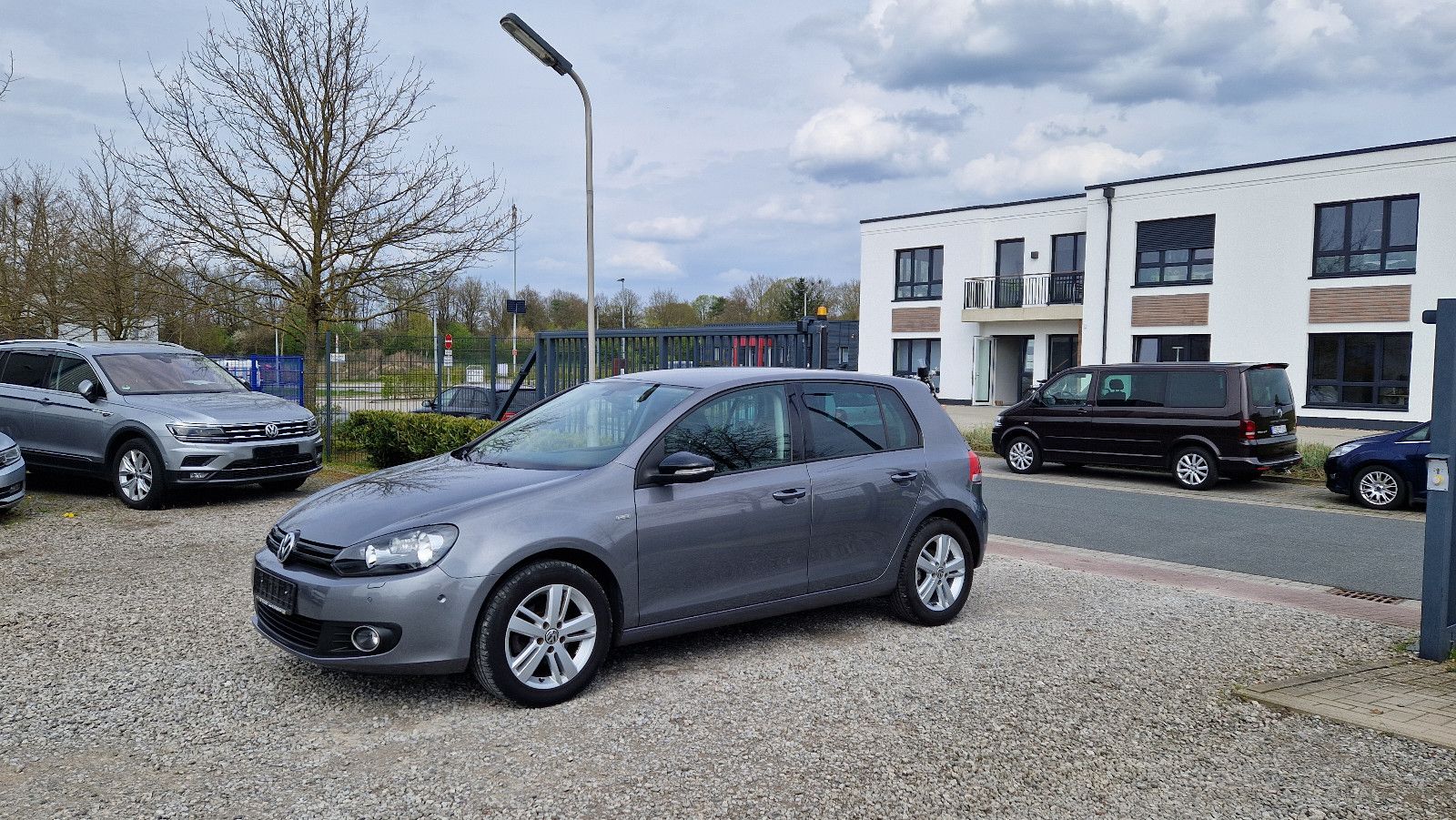 Volkswagen Golf - 1