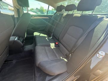 Volkswagen Passat - 9