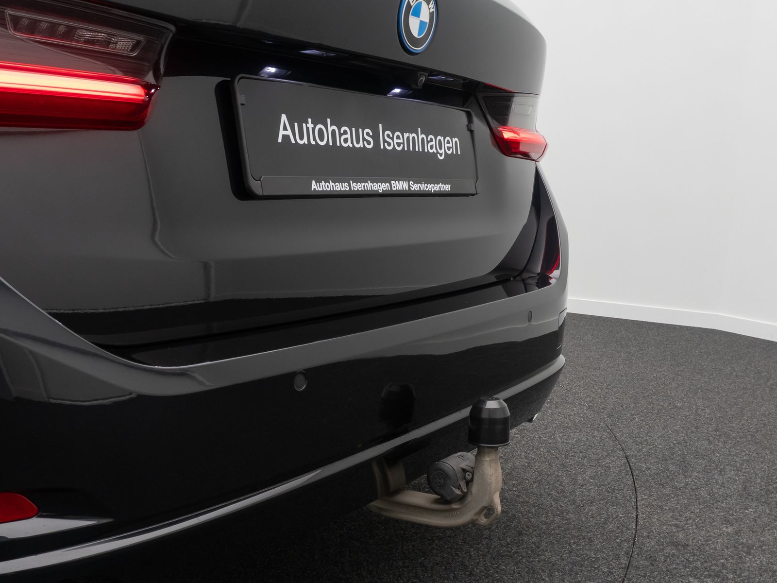 Fahrzeugabbildung BMW 330e Komfort DAB H/K Kamera Panorama Individual