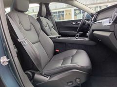 Fahrzeugabbildung Volvo XC60 B4 D Momentum Pro 'ACC, Anhängerkupplung'