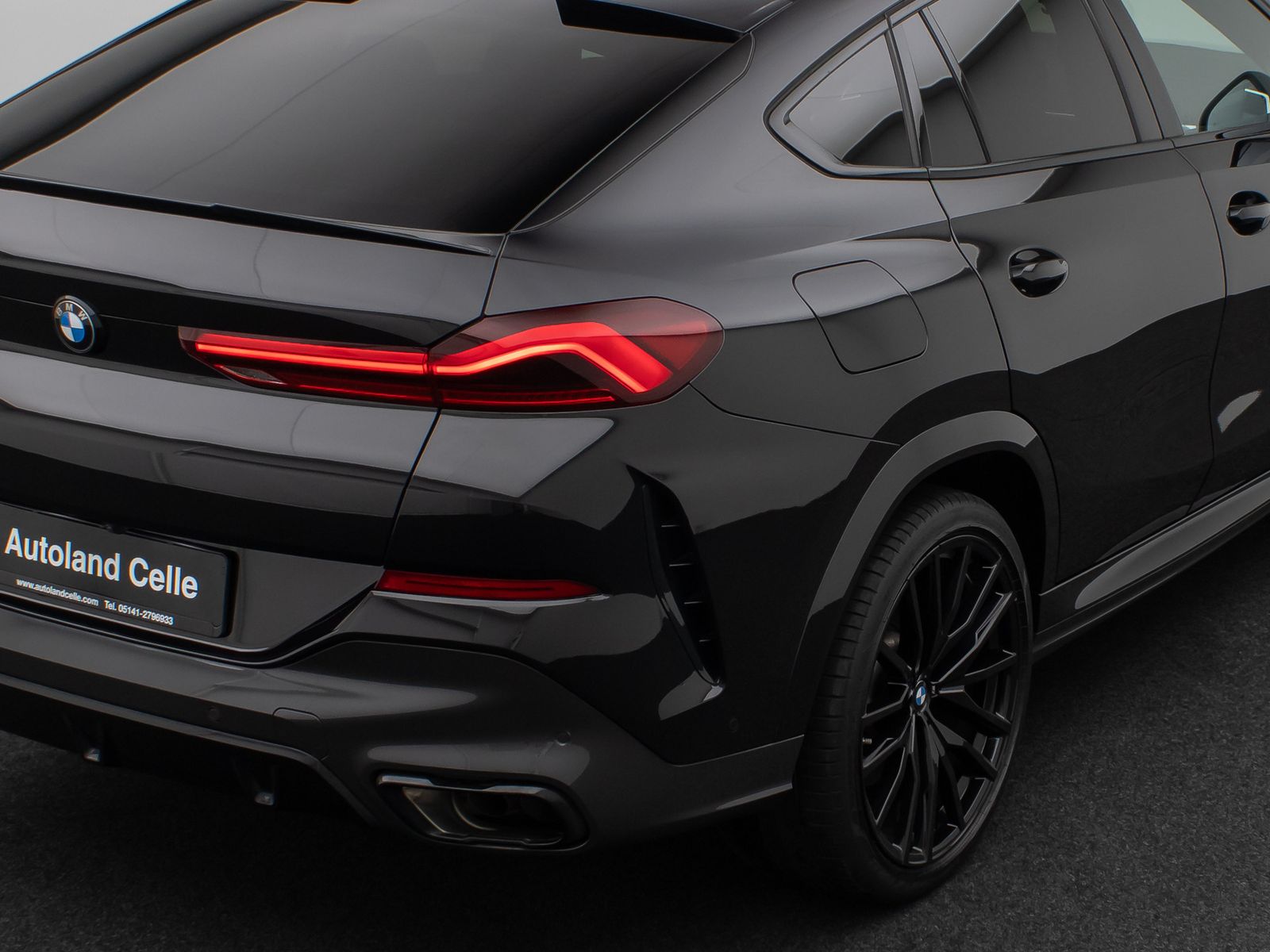 Fahrzeugabbildung BMW X6 M50i Panorama360°Laser Massage HUD B&W 22Zoll