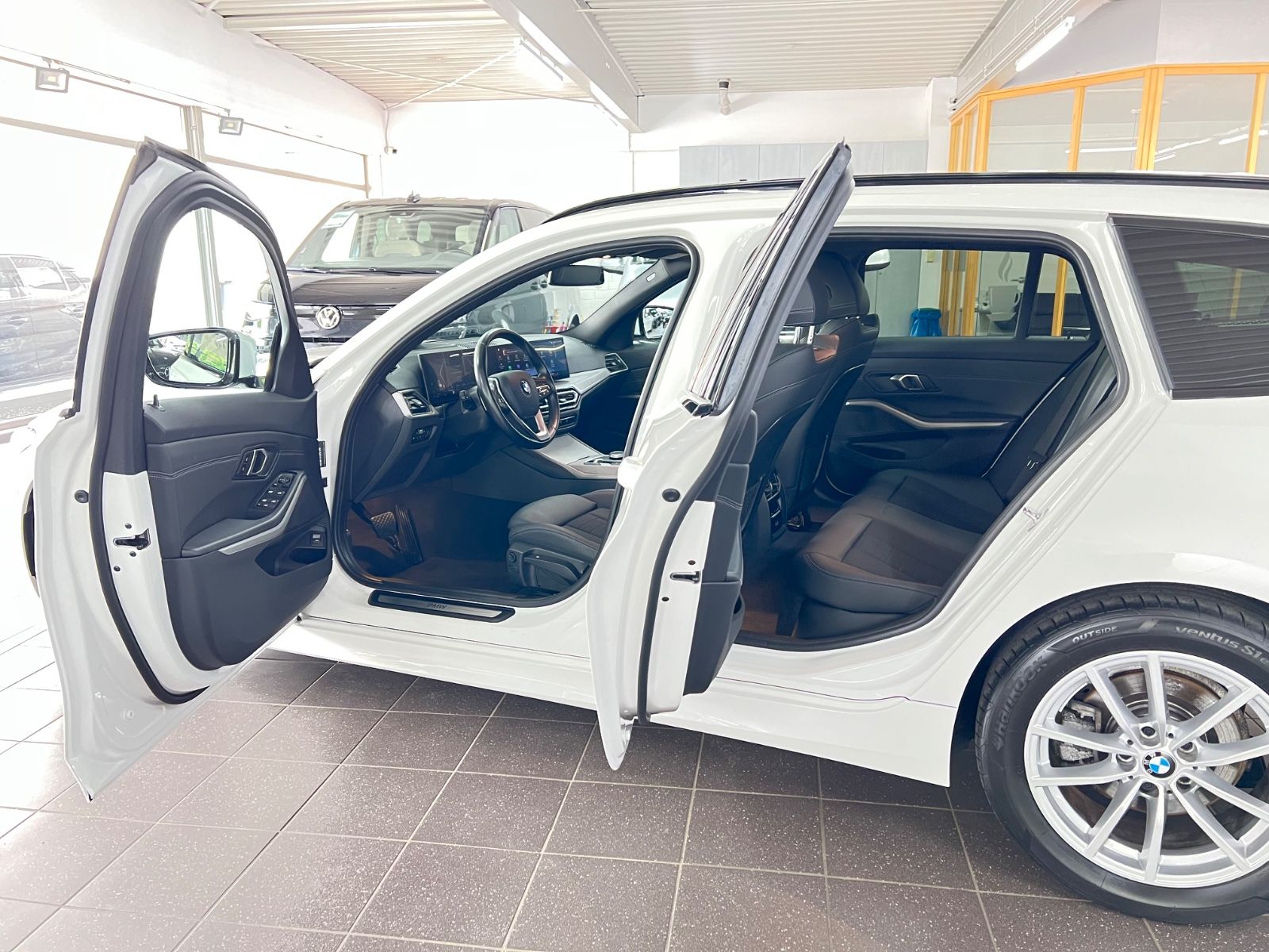 BMW 318 d Touring AHK+DA+ACC+HuD+KEYLESS+PARK ASSIST foto 16