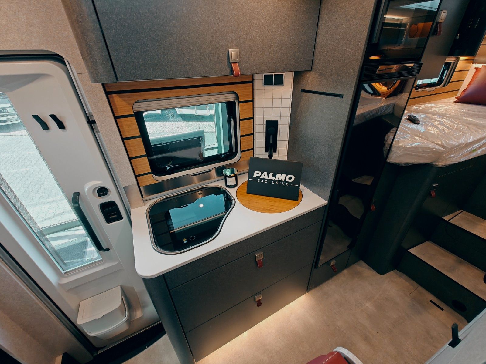 Fahrzeugabbildung HYMER / ERIBA / HYMERCAR ML - T 580 4x4² RSX PRO - PTS ACHATGRAU by palmo