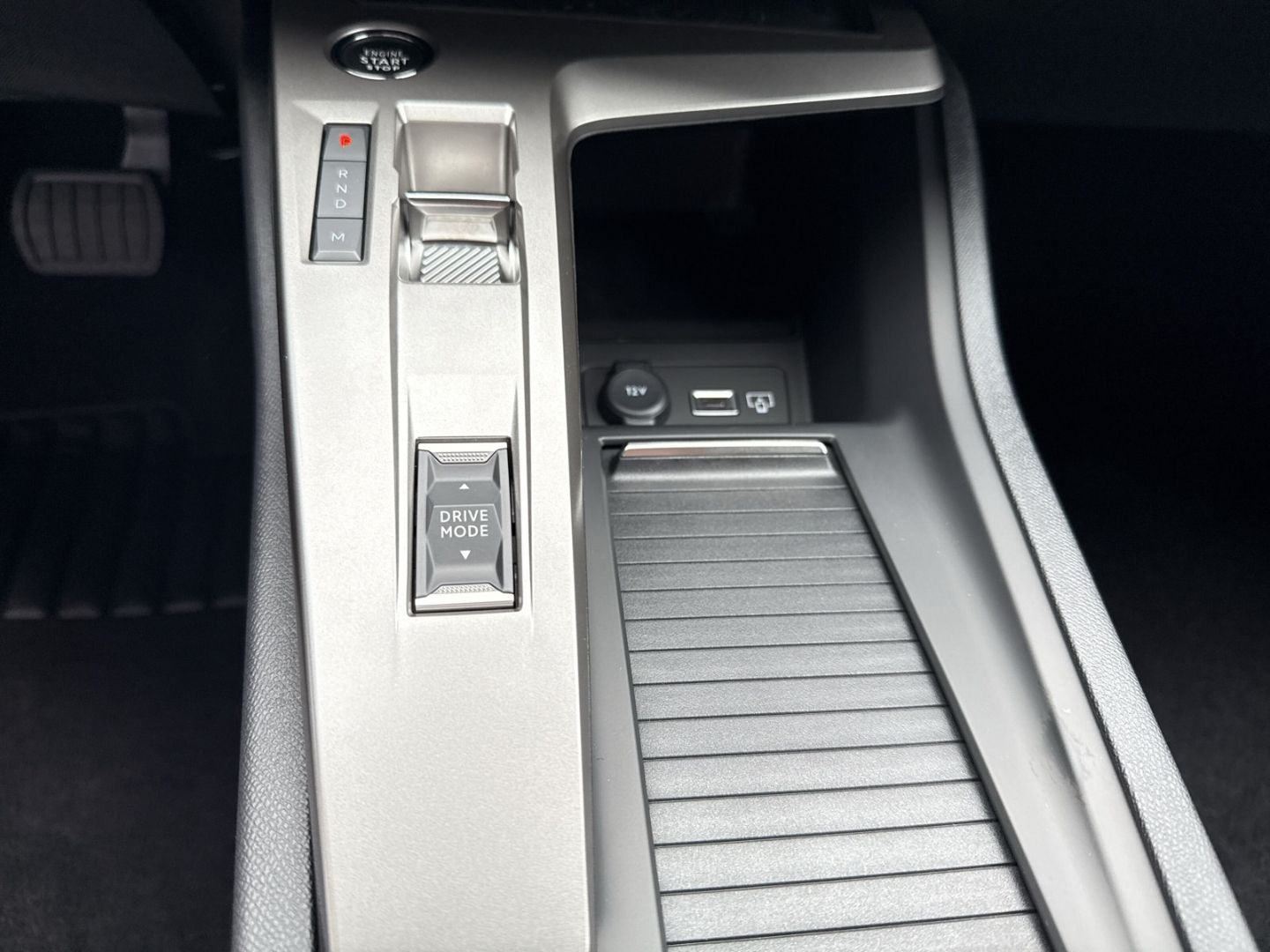 Fahrzeugabbildung Peugeot 308 SW Allure 1.5 BlueHDi 130 LED ACC 2-Zonen-Kl