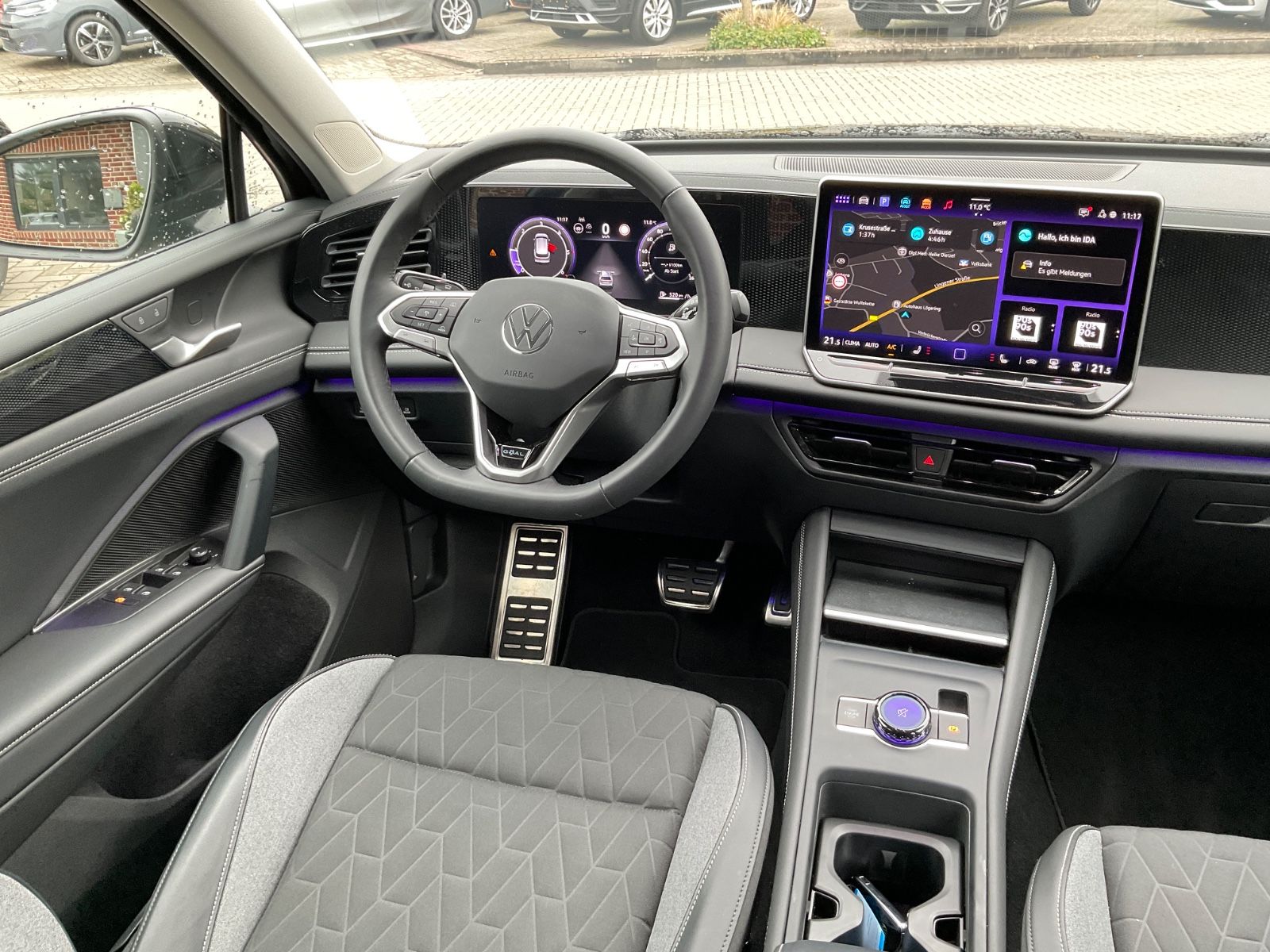 Fahrzeugabbildung Volkswagen Tiguan 2.0 TDI SCR DSG GOAL,AHK,IQLight,Navi,ACC