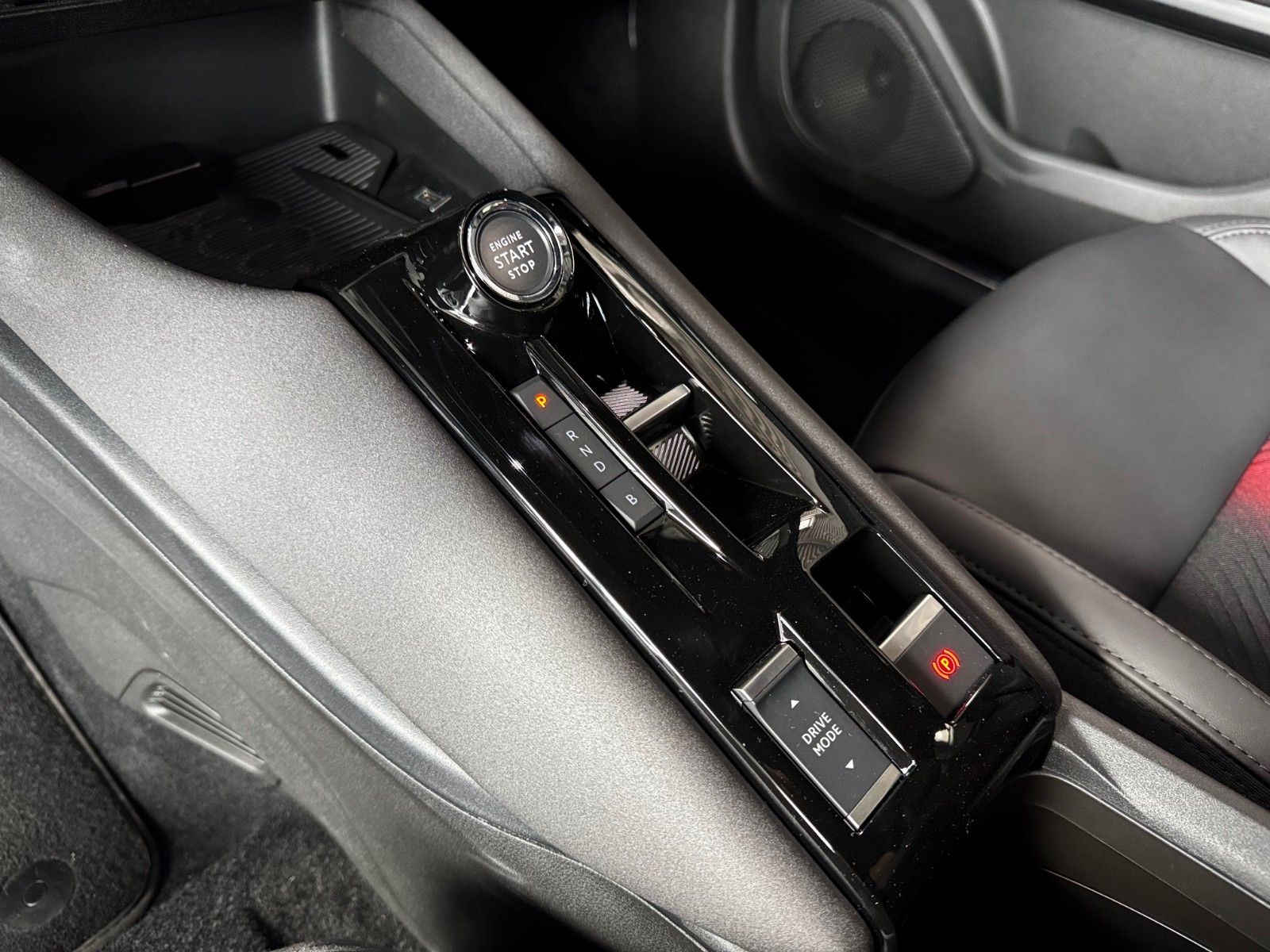 Fahrzeugabbildung Alfa Romeo Junior Elettrica SPECIALE Sitzheizung ACC Kamera