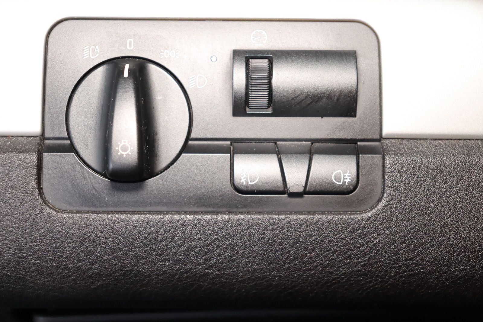 Fahrzeugabbildung BMW 320 i * Xenon * Leder * Sitzhzg. PDC