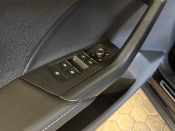 Fotografie des VW T-Cross 1,0l TSI DSG Goal