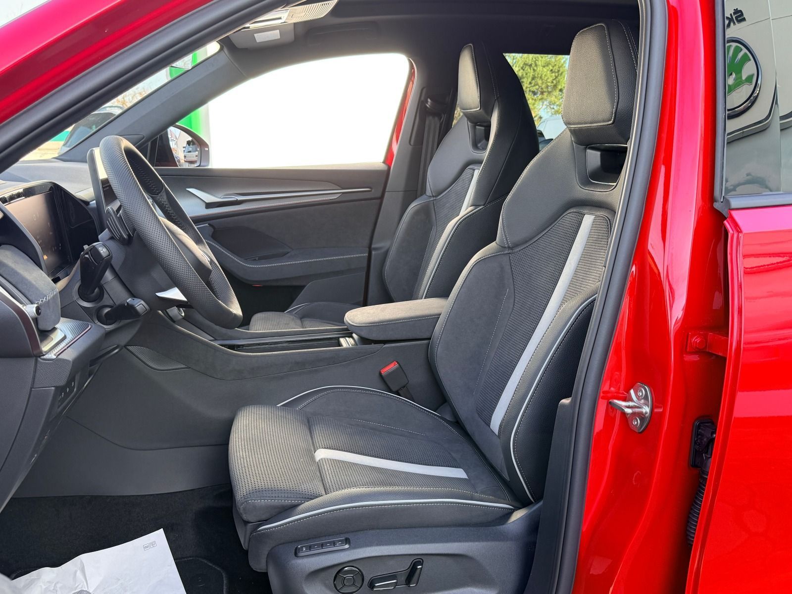 Fahrzeugabbildung SKODA Kodiaq Sportline 4x4*360°CAM*AHK*StHz*Head-Up