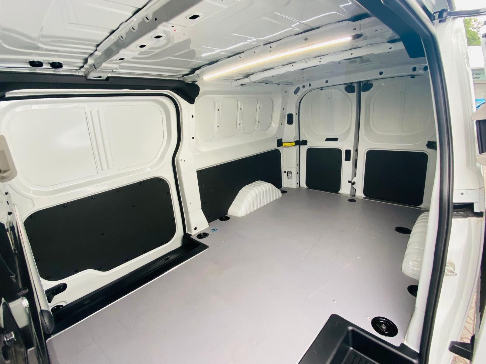 Fahrzeugabbildung Maxus eDeliver 7 L2 3,5t 3SIT+LED+NAVI+SHZ+KAMER+ACC+