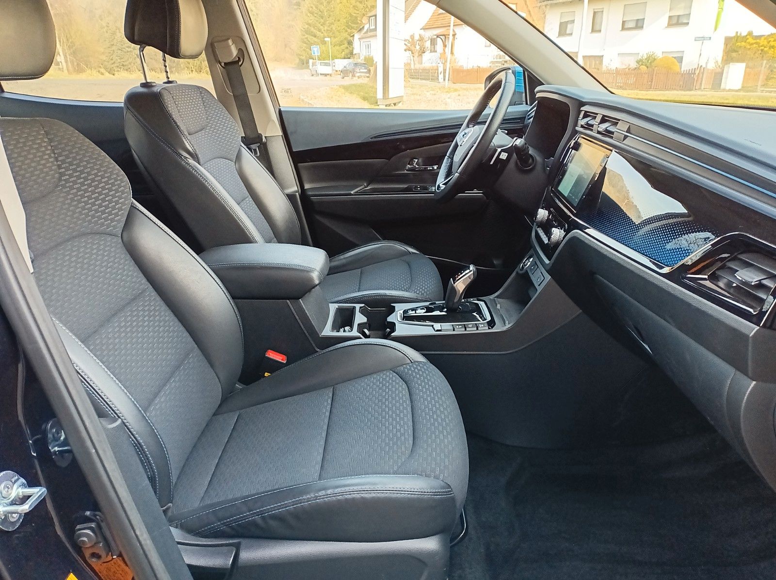 Fahrzeugabbildung Ssangyong Korando e-Motion PLATINUM +T.LEDER+ABSTANDSPILOT