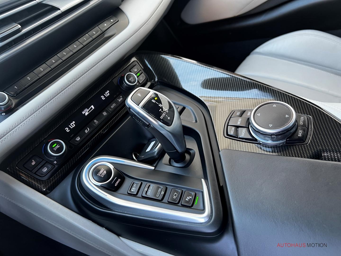 BMW i8 Coupe LED HUD SHZ LEDER KOLLISIONWARNER
