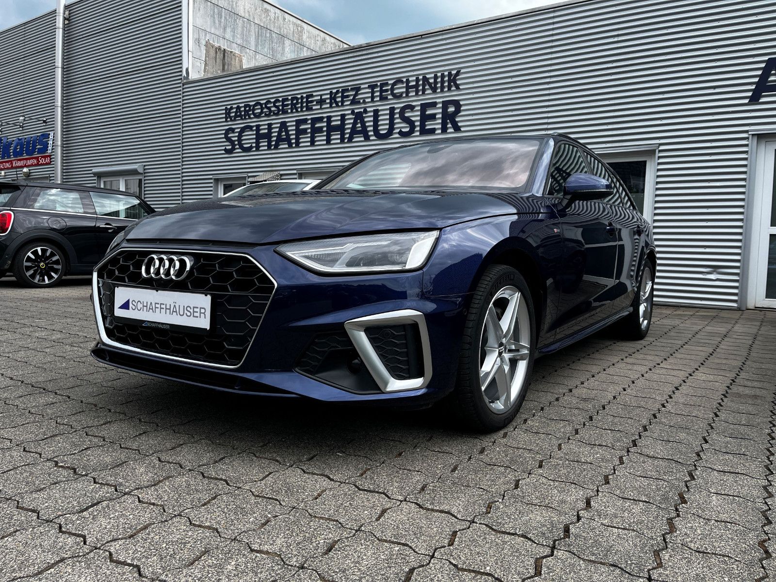 Fahrzeugabbildung Audi A4 Avant 40 TDI S line LED PANO NAVI SHZ KAM AHK