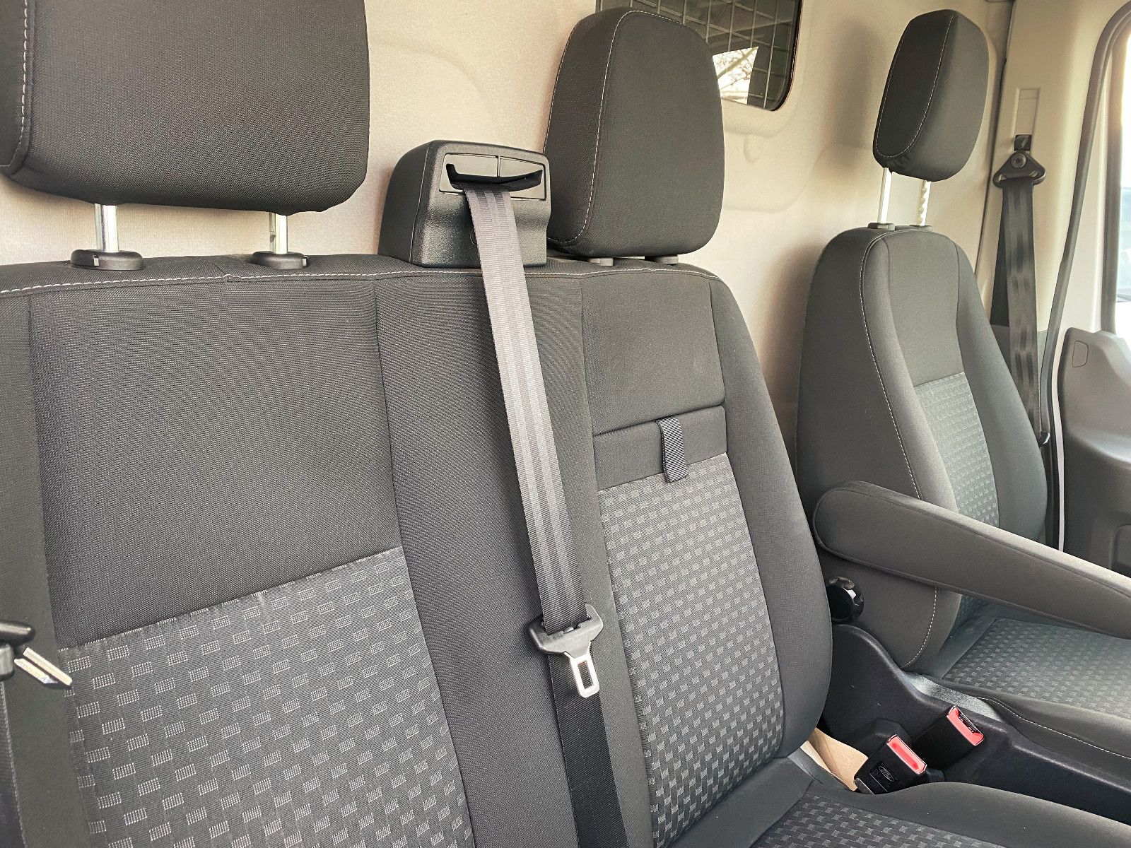 Fahrzeugabbildung Ford TransitKasten350 L4H3 Trend,AHK,Navi,Kamera,SHg