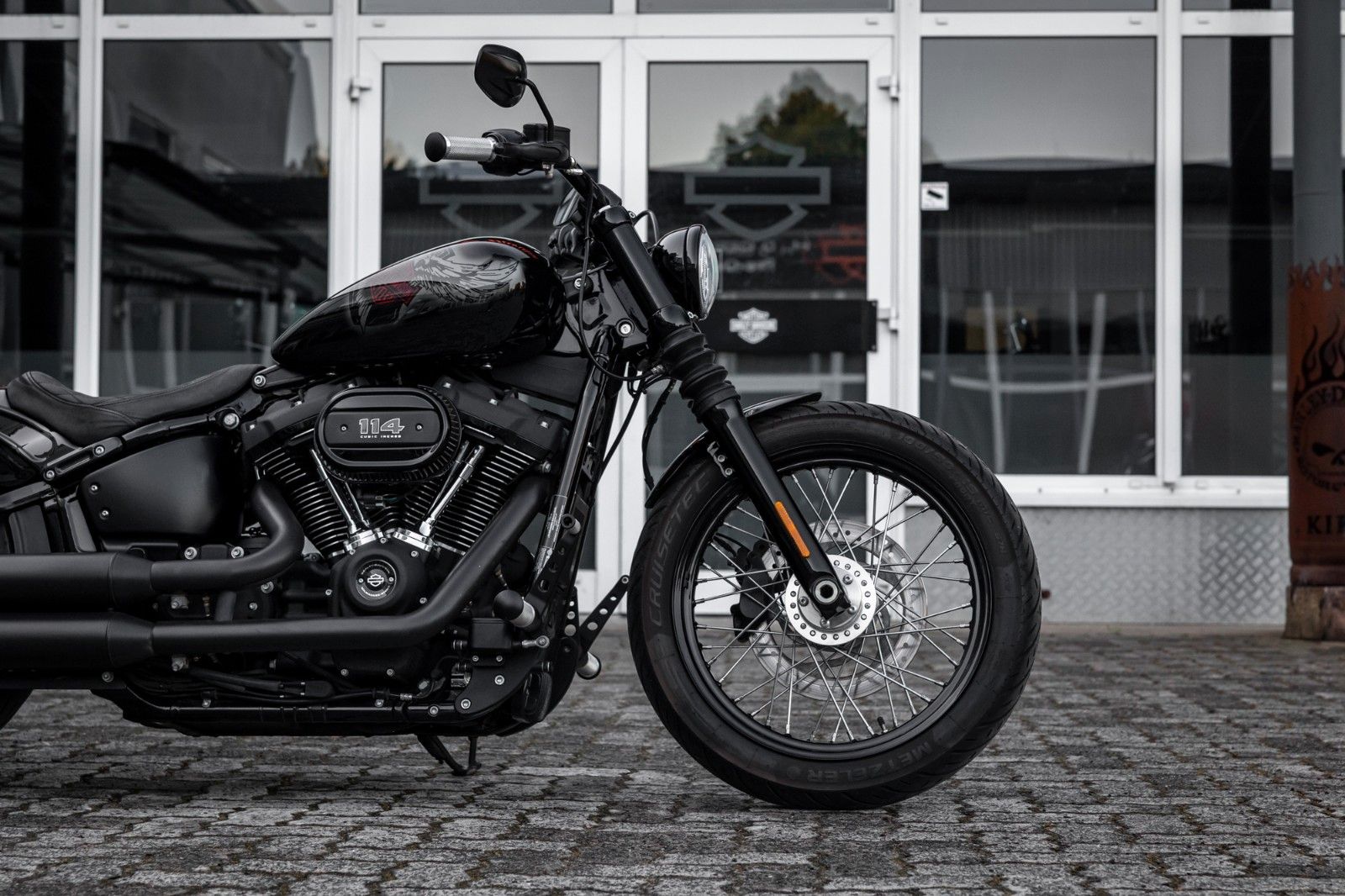Fahrzeugabbildung Harley-Davidson FXBBS STREET BOB Softail 114 CUI - JEKILL&HYDE