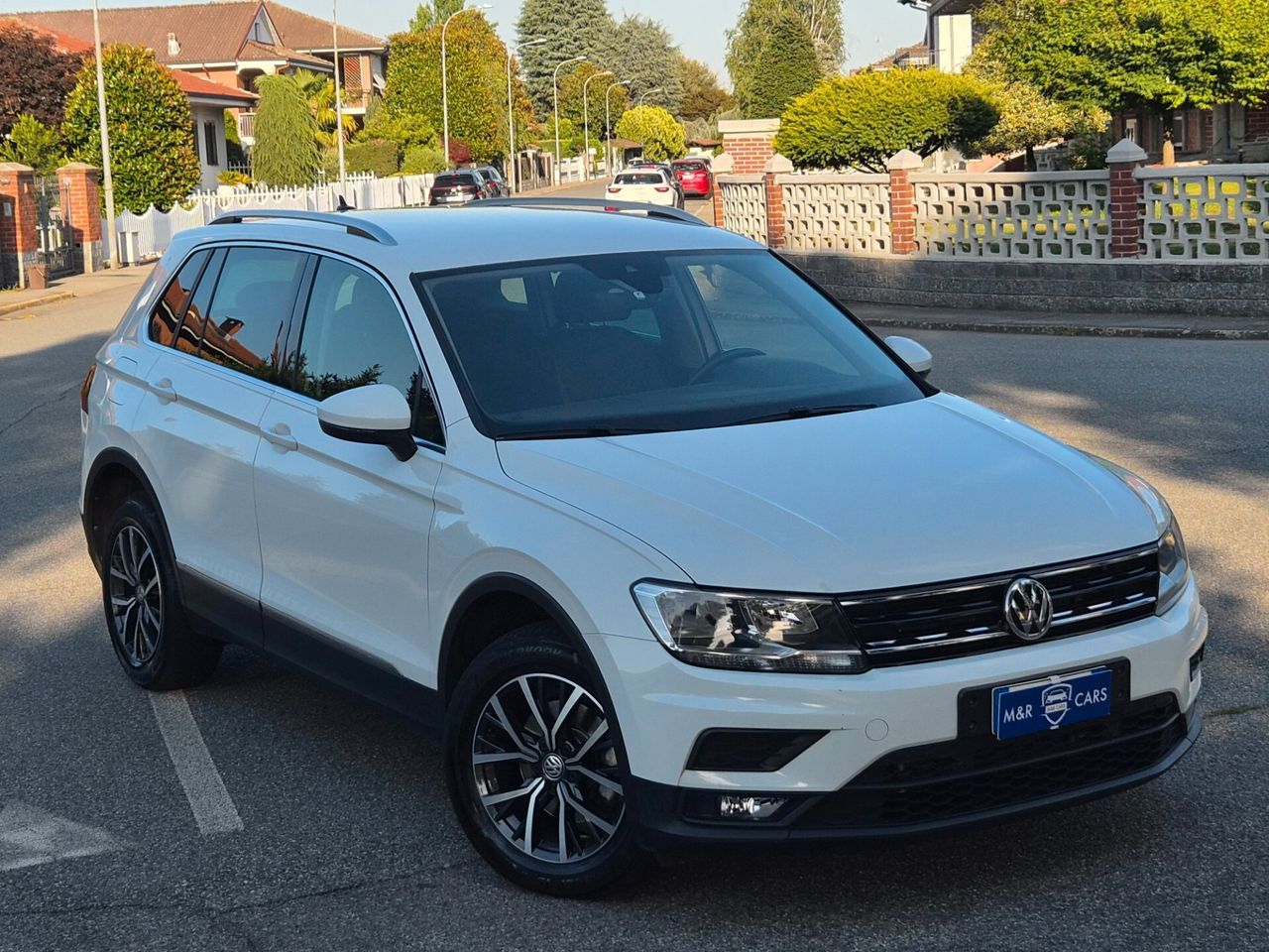 Volkswagen Tiguan - 1