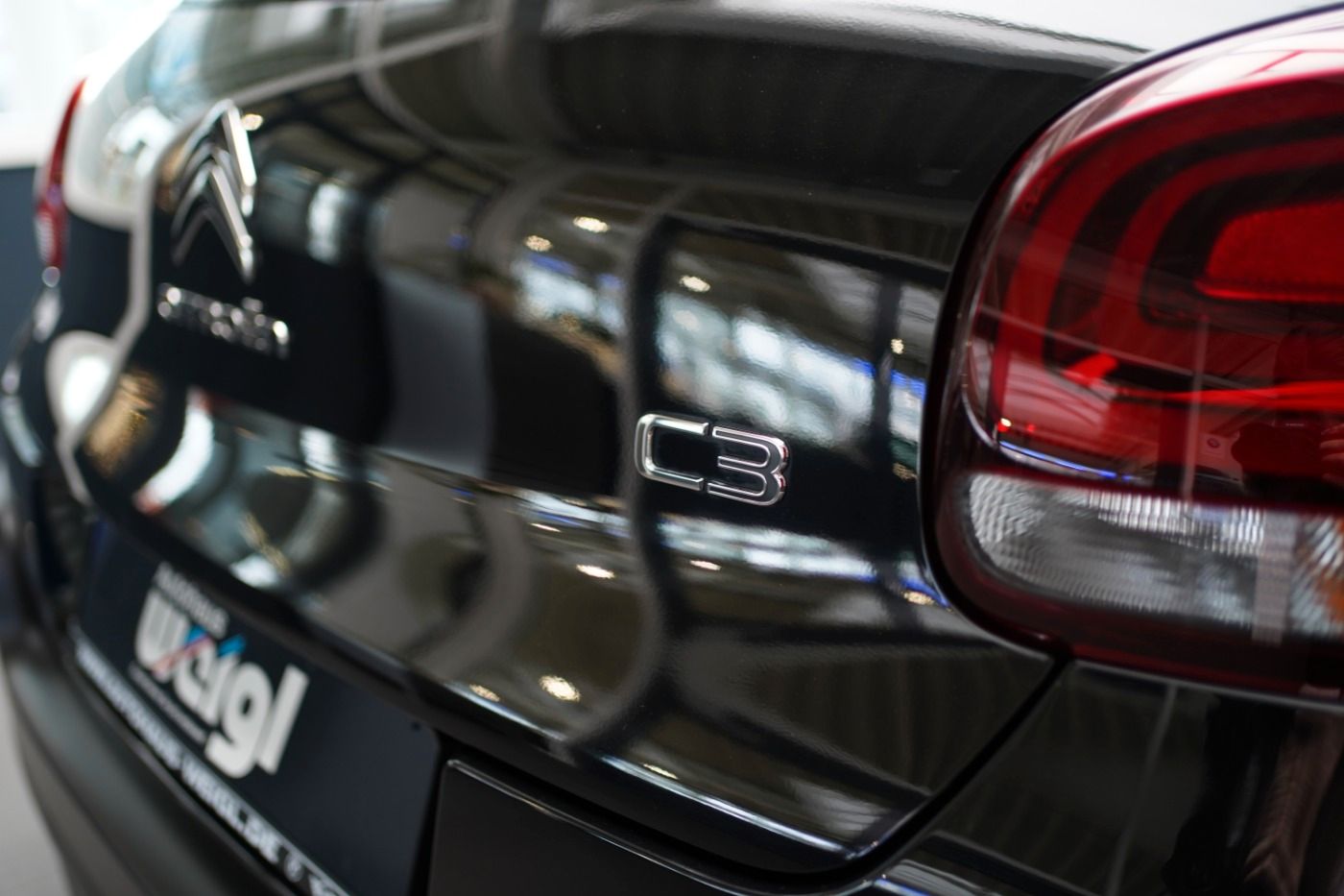 Fahrzeugabbildung Citroën C3 PureTech 110 EAT6 Shine Automatik Sitzheizung