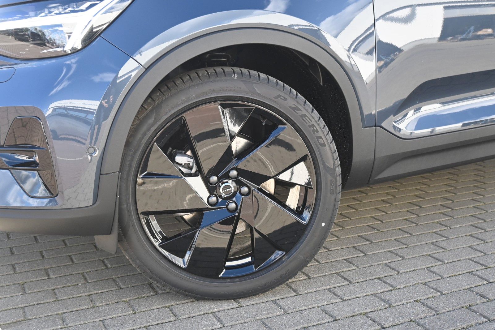 Fahrzeugabbildung Volvo XC40 B4 DKG Ultra Black Edition*360°*PANO*ACC
