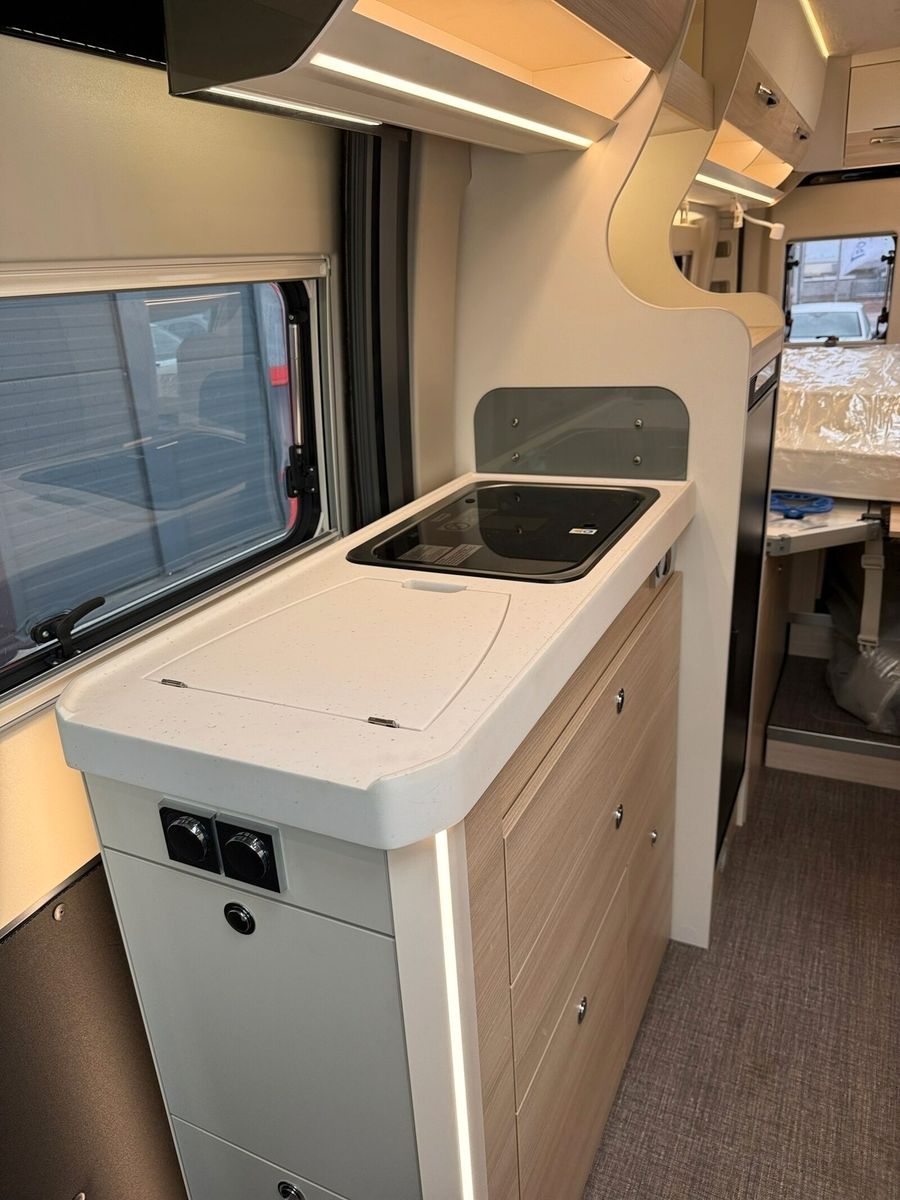 Fahrzeugabbildung Eura Mobil Van V 635 EB Automatik, 180 PS, Fahrassistenz