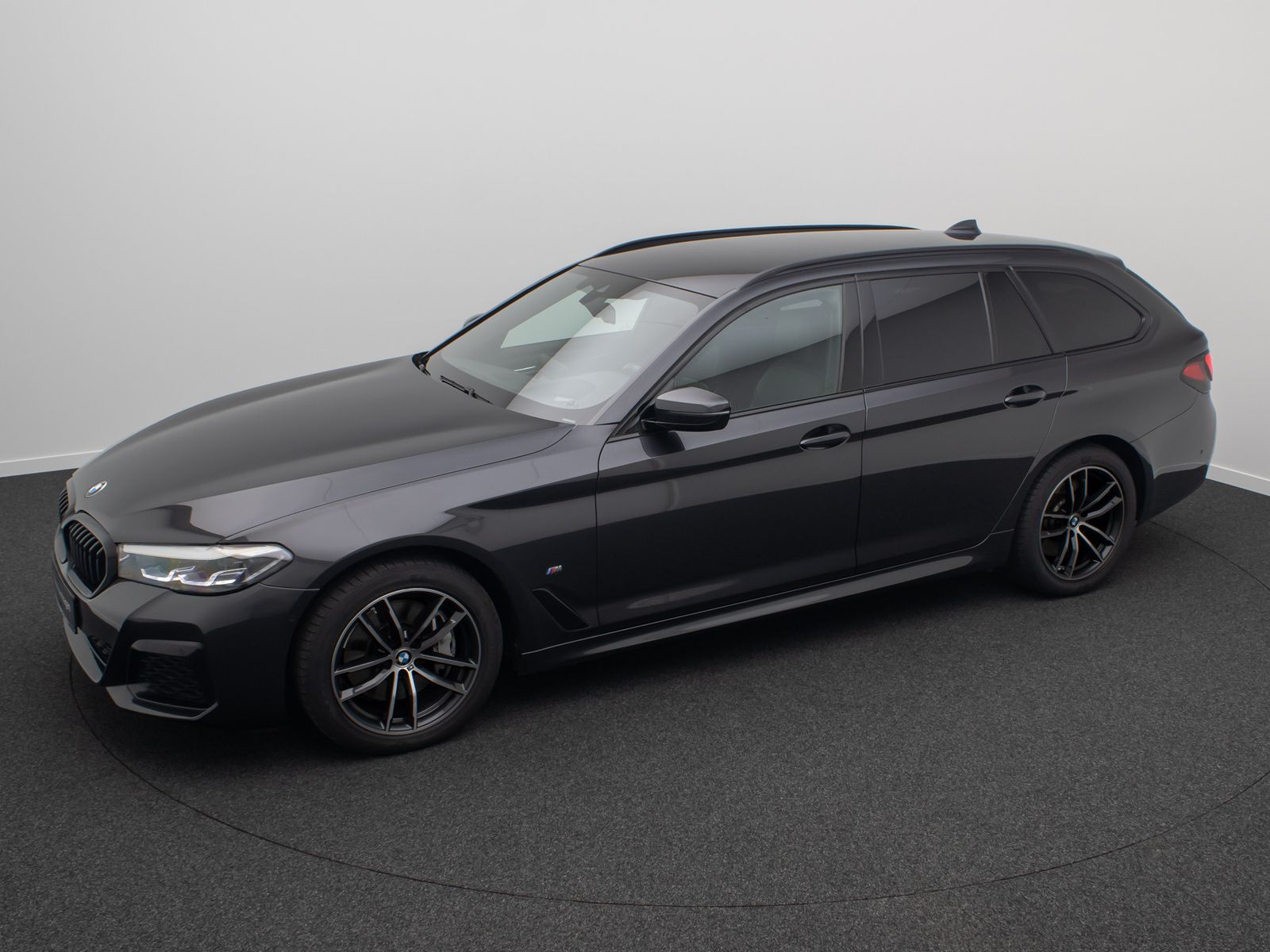 Fahrzeugabbildung BMW 530d xD M Sport 4xKlima DAB HUD Alarm Kamera