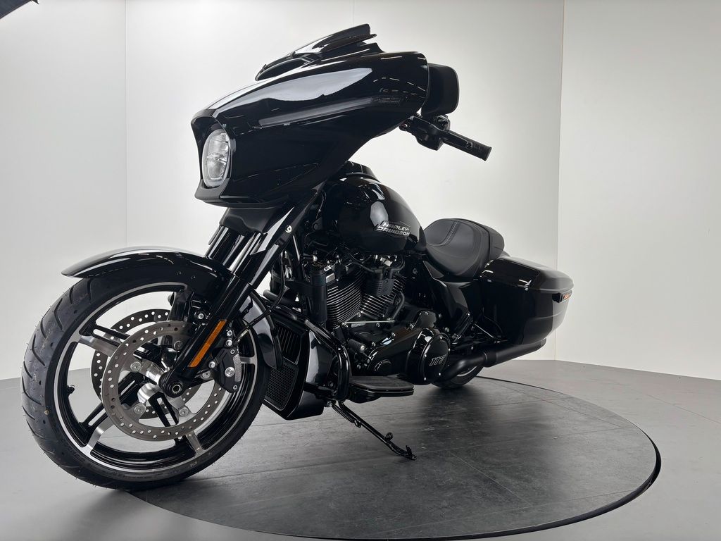 Fahrzeugabbildung Harley-Davidson STREET GLIDE FLHX *NEUWERTIGER ZUSTAND*