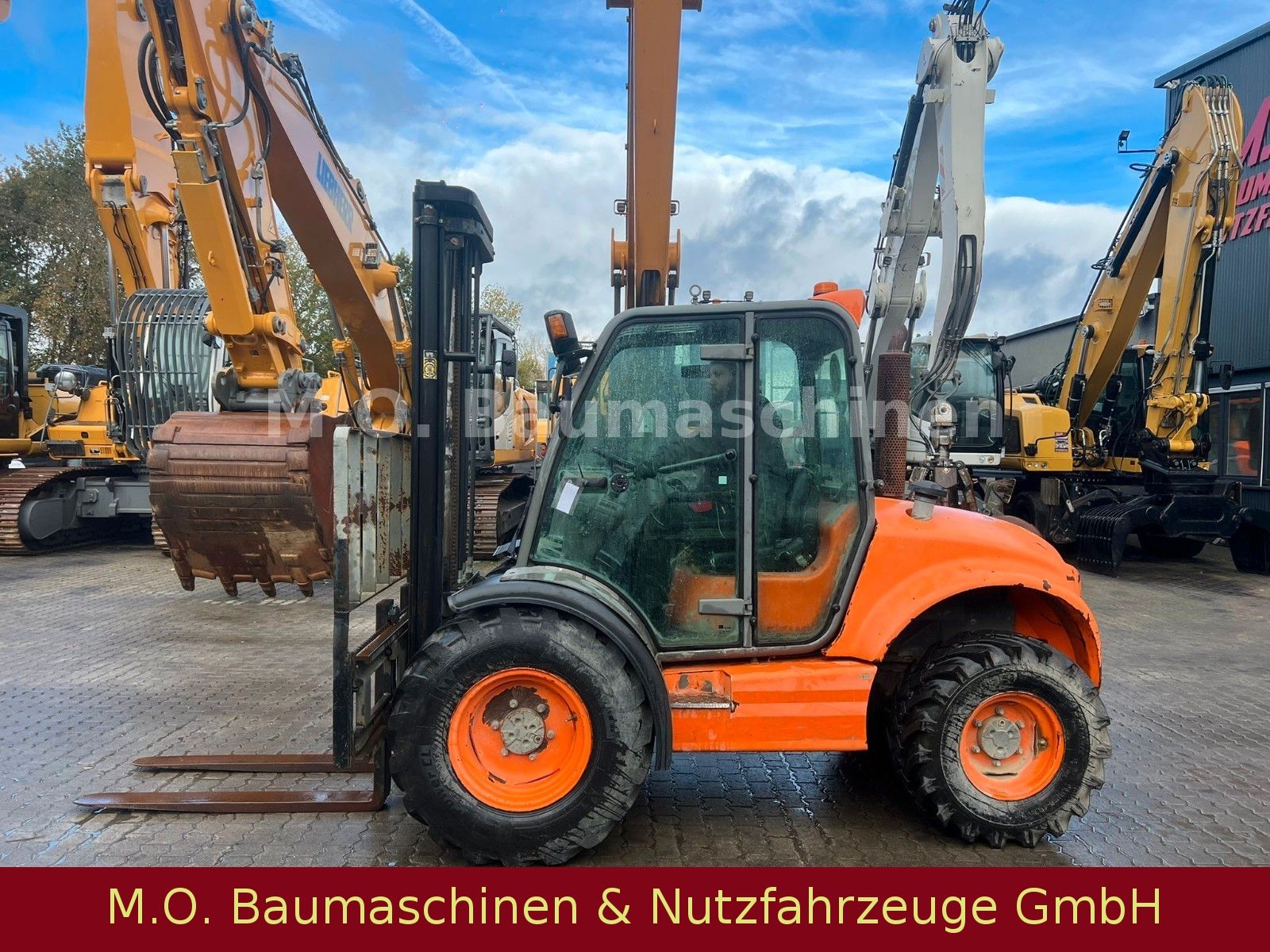 Fahrzeugabbildung AUSA CH 250 / Allrad / 2,5 t / 3,60 m
