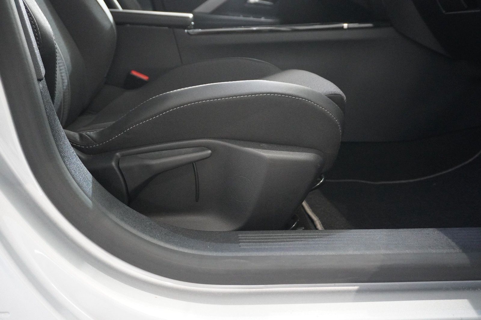 Fahrzeugabbildung Opel Astra L Lim. 1.6 HYBRID GS SPORT NAVI/360°/SPORT